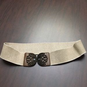 Shimmery stretchy belt with design in the front